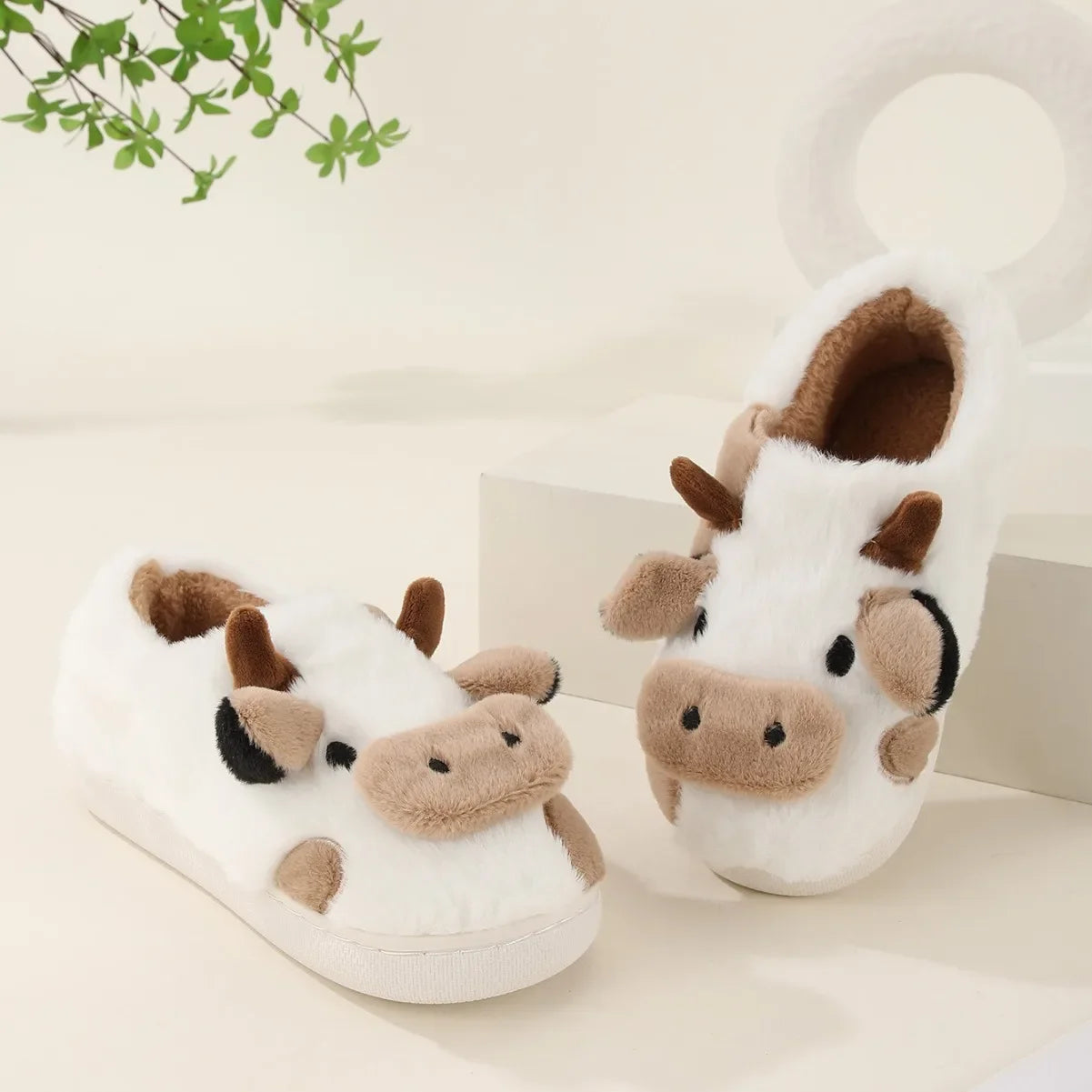 Winter Home Slippers for Couples Warm Plush Neutral Cartoon Cow Indoor Anti Slip Comfortable Cotton Slippers for Men and Women